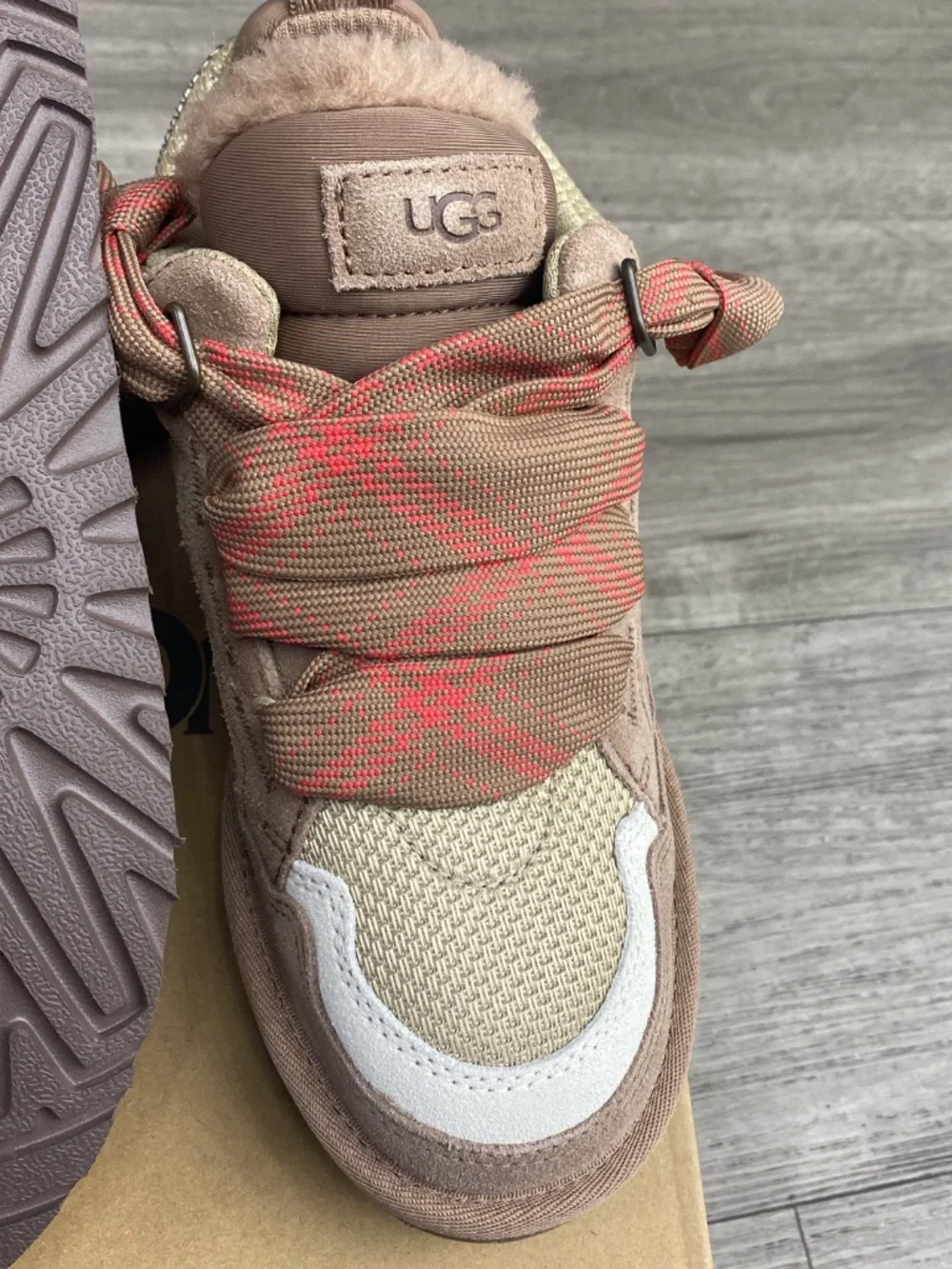 Authentic UGG Lowmel Sneakers RYK Casual Shoes Description: Authentic UGG Lowme